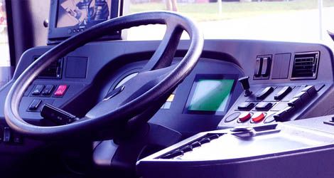 Wnętrze autobusu - kierownica i pulpit sterowniczy
