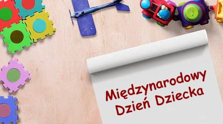 Grafika przedstawiająca rozrzucone zabawki i tekst: Międzynarodowy Dzień Dziecka