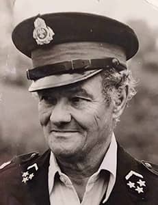 Zdjęcie - portret Antoniego Chodorowskiego w mundurze strażackim.